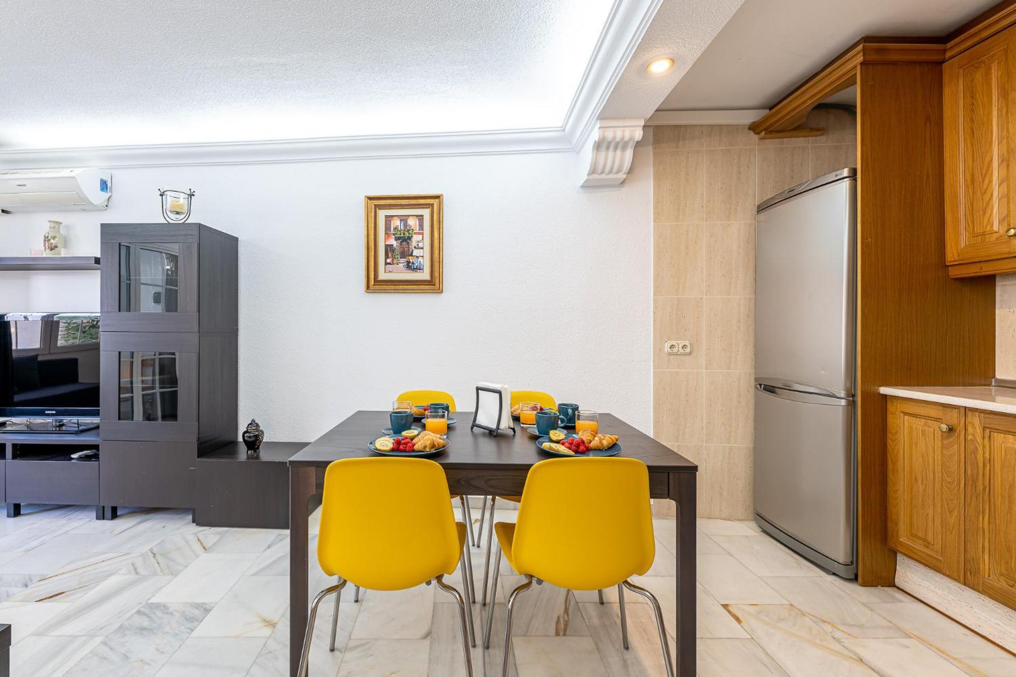797 Holiday Rentals - Piso Para 3 En La Carihuela Con Piscina توريمولينوس المظهر الخارجي الصورة